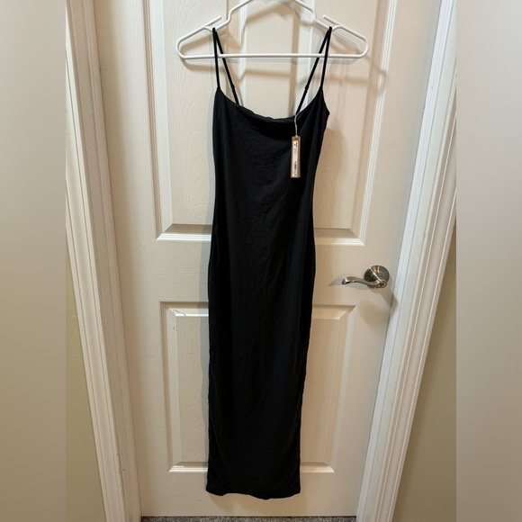 SKIMS FITS EVERYBODY
LONG SLIP DRESS - Picture 5 of 9